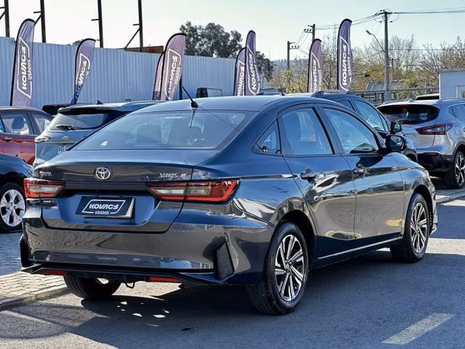 Toyota Yaris 1.5 E Sedan Mt 2023 - Imagen 5