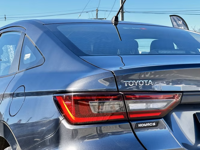 Toyota Yaris 1.5 E Sedan Mt 2023 - Imagen 8