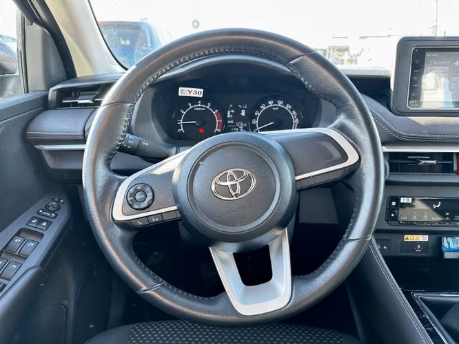 Toyota Yaris 1.5 E Sedan Mt 2023 - Imagen 10