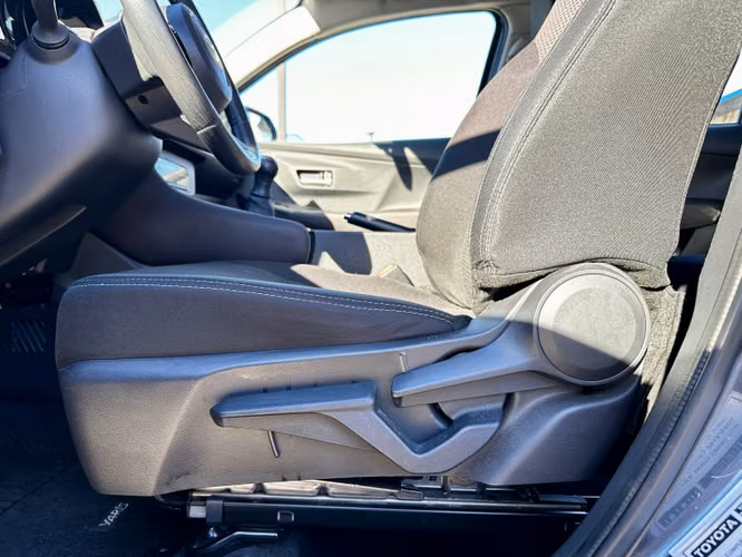 Toyota Yaris 1.5 E Sedan Mt 2023 - Imagen 16