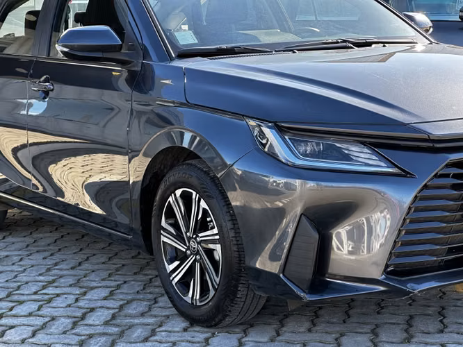 Toyota Yaris 1.5 E Sedan Mt 2023 - Imagen 4