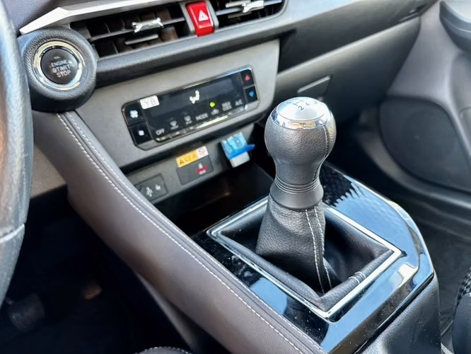 Toyota Yaris 1.5 E Sedan Mt 2023 - Imagen 14
