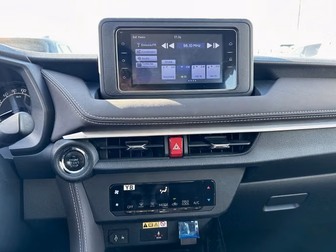 Toyota Yaris 1.5 E Sedan Mt 2023 - Imagen 13