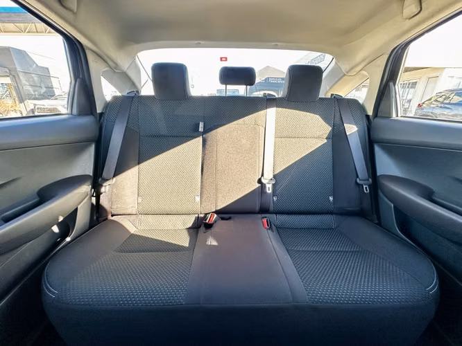 Toyota Yaris 1.5 E Sedan Mt 2023 - Imagen 17