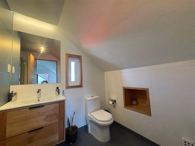 OPORTUNIDAD Moderna Casa Remodelada, Amoblada en El Golf. - Imagen 7