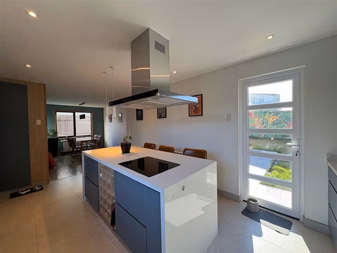 OPORTUNIDAD Moderna Casa Remodelada, Amoblada en El Golf. - Imagen 18