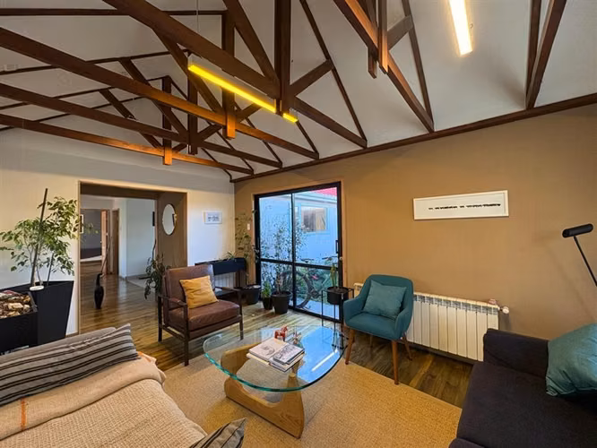 OPORTUNIDAD Moderna Casa Remodelada, Amoblada en El Golf. - Imagen 2