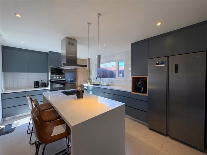 OPORTUNIDAD Moderna Casa Remodelada, Amoblada en El Golf. - Imagen 17