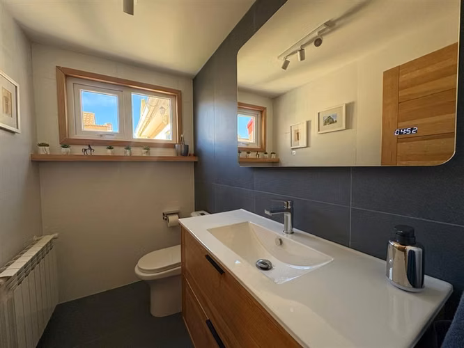 OPORTUNIDAD Moderna Casa Remodelada, Amoblada en El Golf. - Imagen 15