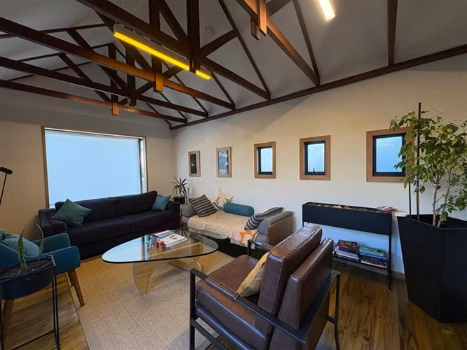OPORTUNIDAD Moderna Casa Remodelada, Amoblada en El Golf. - Imagen 22