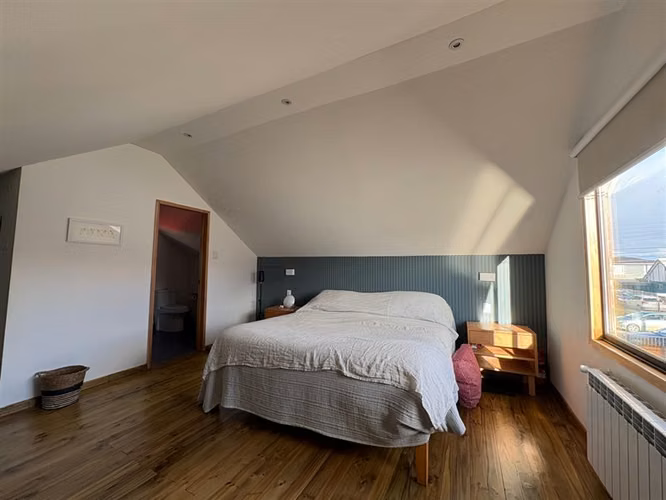 OPORTUNIDAD Moderna Casa Remodelada, Amoblada en El Golf. - Imagen 8