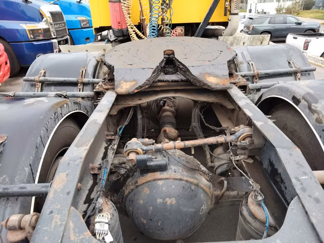 TRACTO MACK PINACLE CXU 613 6X4