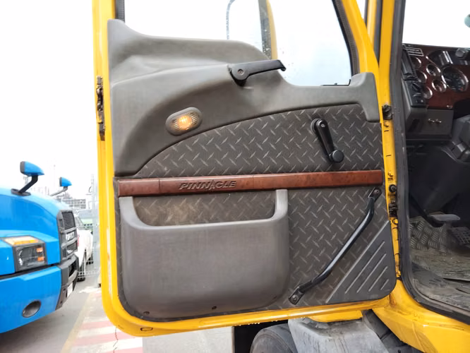 TRACTO MACK PINACLE CXU 613 6X4