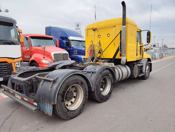 TRACTO MACK PINACLE CXU 613 6X4