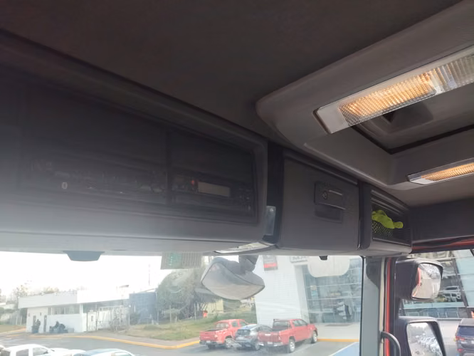 Camion Renault modelo K480 8x4 chasis