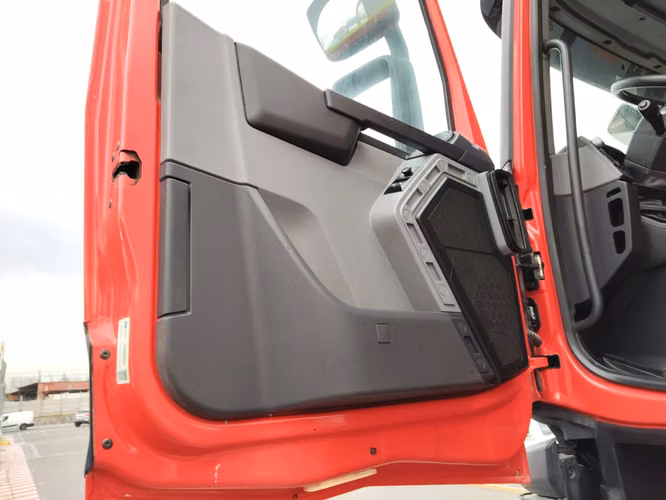 Camion Renault Modelo K480 8x4 chasis