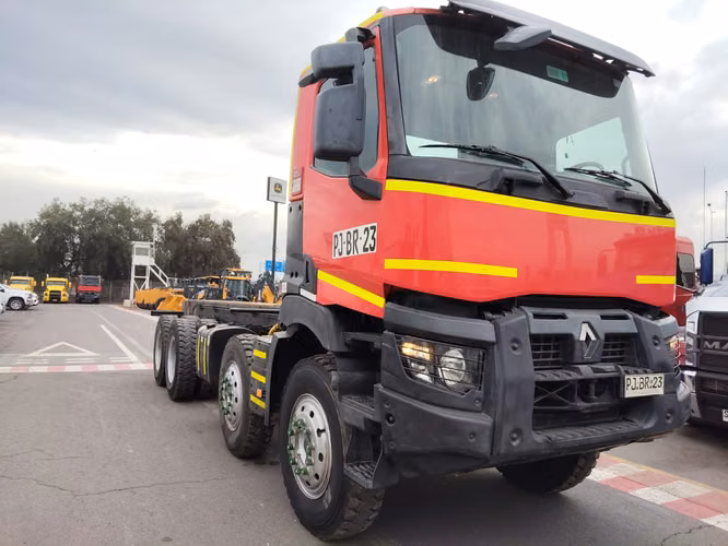 Camion Renault Modelo K480 8x4 chasis