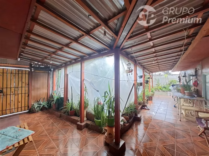 Casa en venta de 6 dorm. 2baños 2 cocinas 2E en Puente Alto