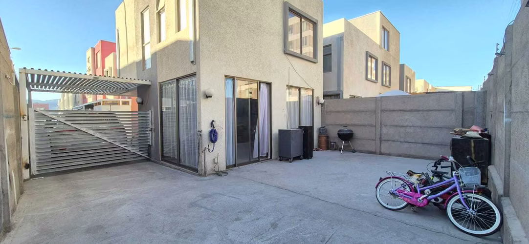Casa en Condominio Amoblada para Empresas (181117)