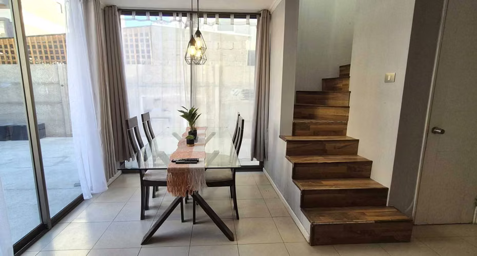 Casa en Condominio Amoblada para Empresas (181117)