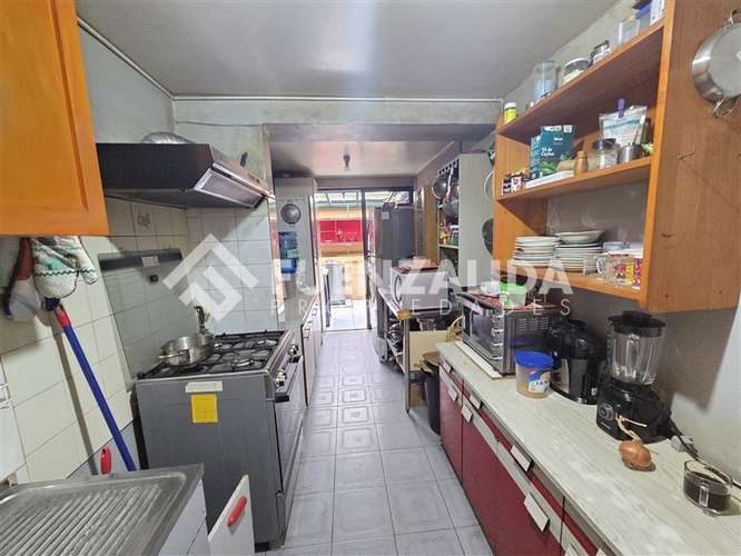 Casa en venta de 6 dorm. en Ñuñoa