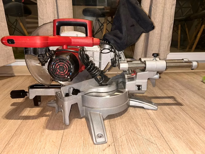 Sierra ingleteadora telescopica Mace Plus MT-MS2000