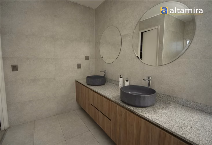 Casa en Cond la portada en arriendo de 4 dorm. en Iquique