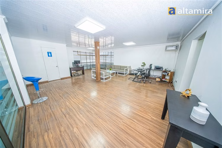 Oficina Industrial en arriendo en Iquique