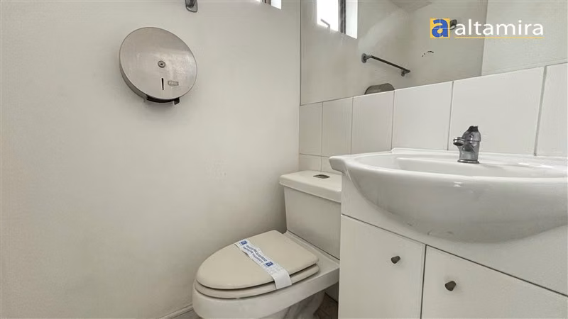 Oficina en arriendo Edificio Dharma en Iquique Centro