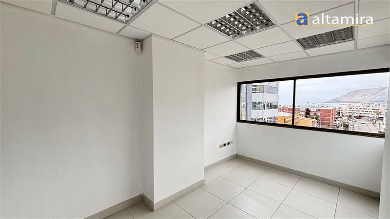 Oficina en arriendo Edificio Dharma en Iquique Centro