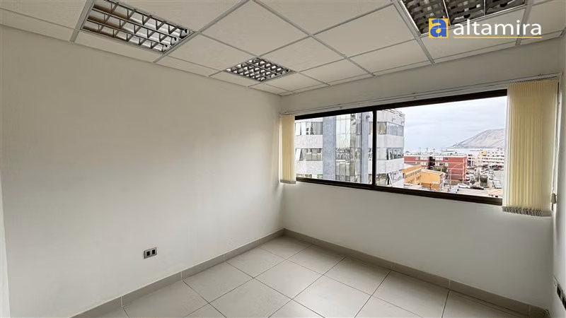 Oficina en arriendo Edificio Dharma en Iquique Centro