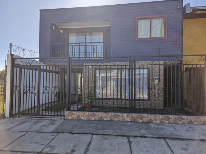 Oportunidad única vendo hermosa casa en parral al lado de carabineros