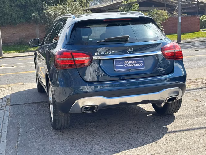 MERCEDES-BENZ GLA 200 2020