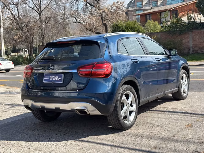 MERCEDES-BENZ GLA 200 2020