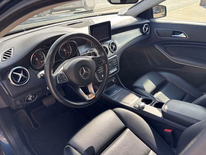 MERCEDES-BENZ GLA 200 2020