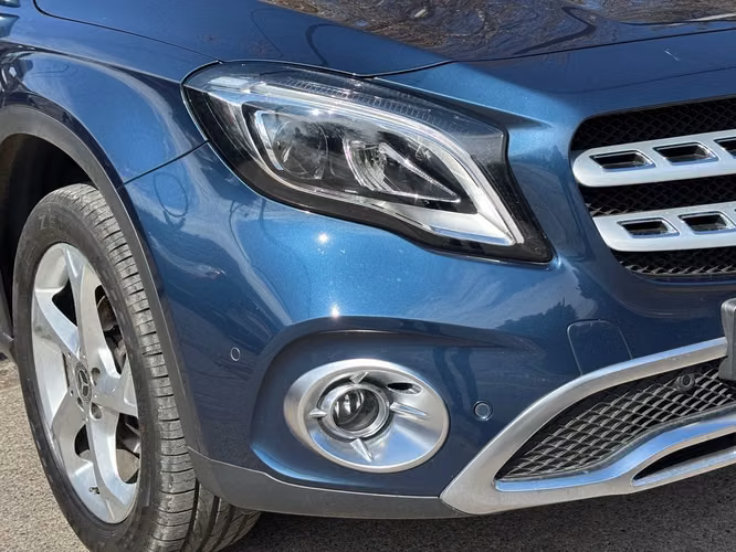 MERCEDES-BENZ GLA 200 2020