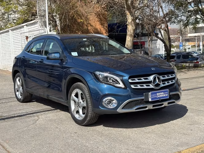 MERCEDES-BENZ GLA 200 2020
