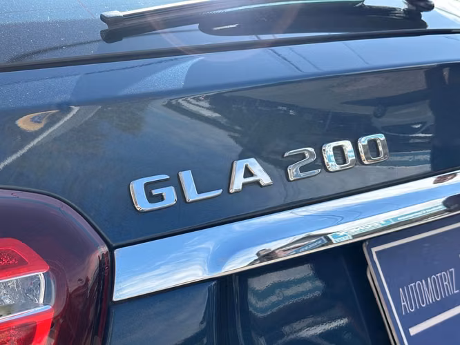 MERCEDES-BENZ GLA 200 2020