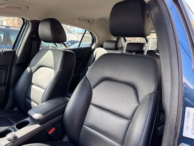 MERCEDES-BENZ GLA 200 2020