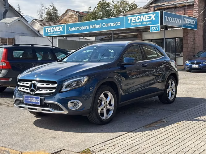 MERCEDES-BENZ GLA 200 2020