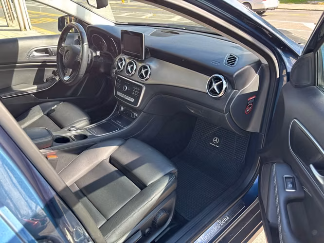 MERCEDES-BENZ GLA 200 2020
