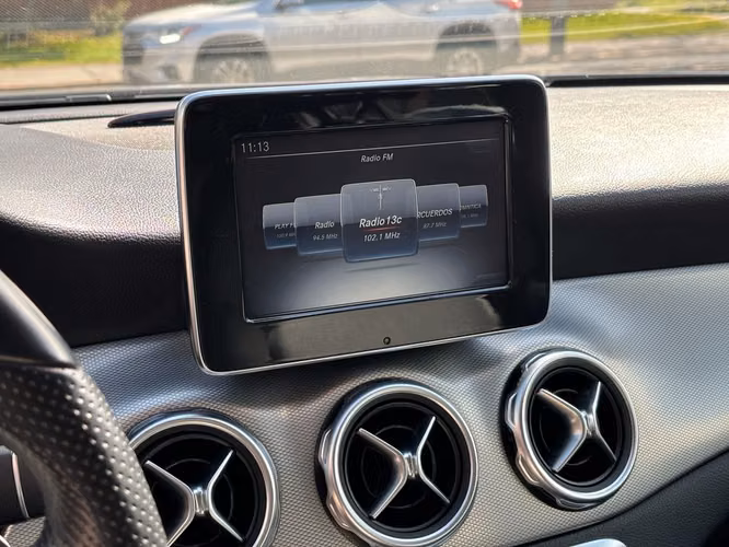MERCEDES-BENZ GLA 200 2020