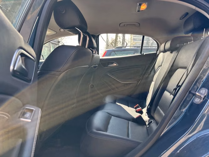 MERCEDES-BENZ GLA 200 2020