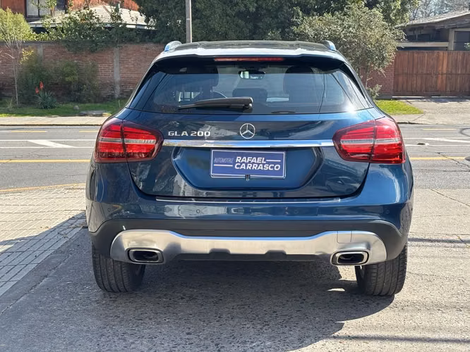 MERCEDES-BENZ GLA 200 2020