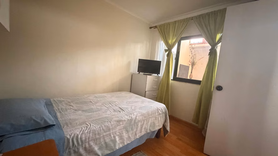 Habitación para Dama a Cuadra de UNAP