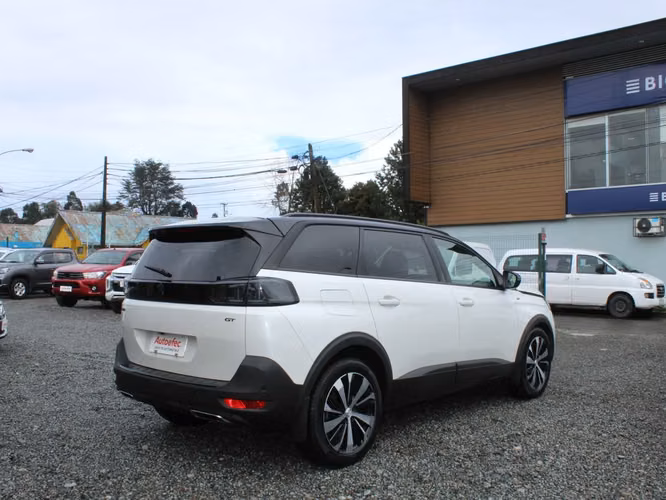 PEUGEOT 5008 GT 1.5 diésel 2023
