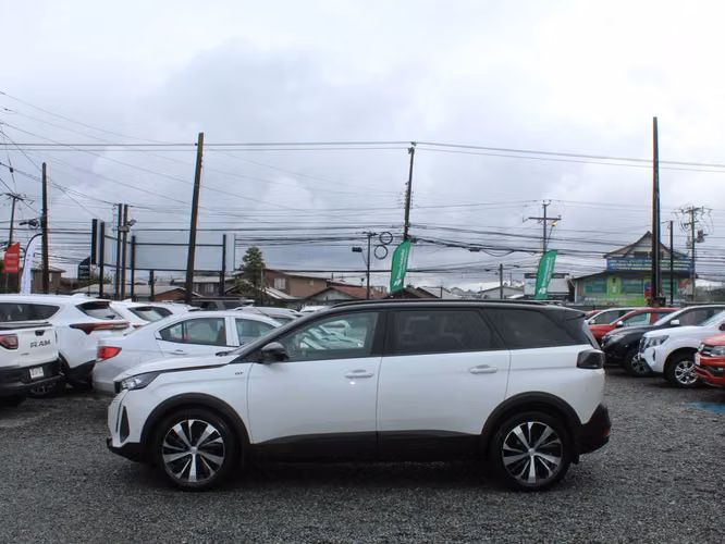 PEUGEOT 5008 GT 1.5 diésel 2023
