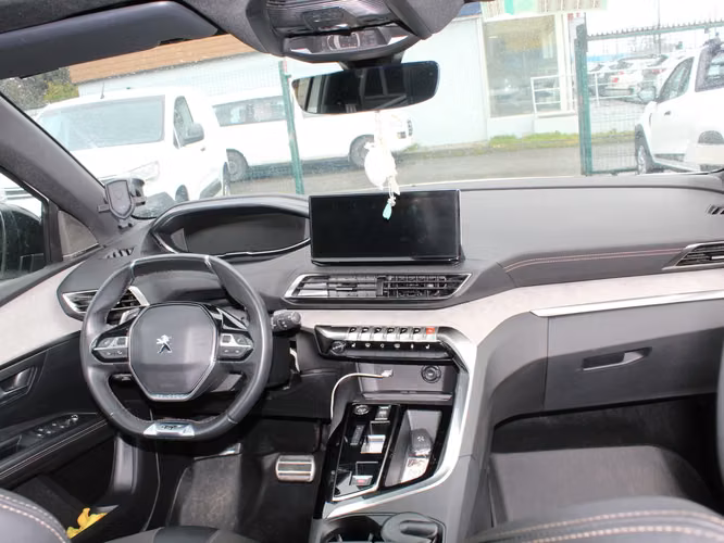 PEUGEOT 5008 GT 1.5 diésel 2023