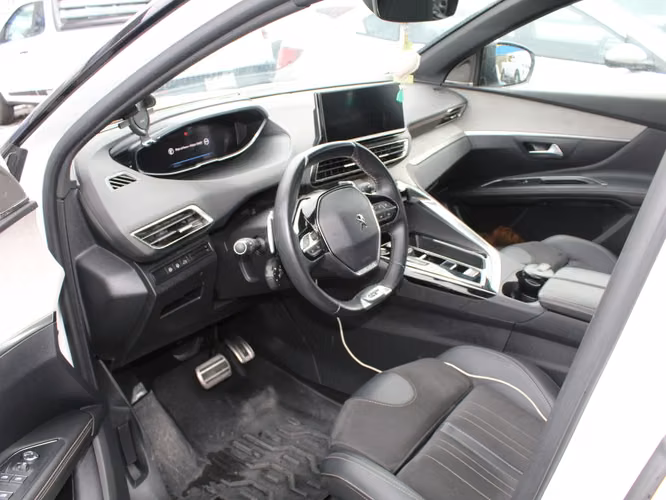 PEUGEOT 5008 GT 1.5 diésel 2023