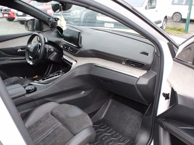 PEUGEOT 5008 GT 1.5 diésel 2023